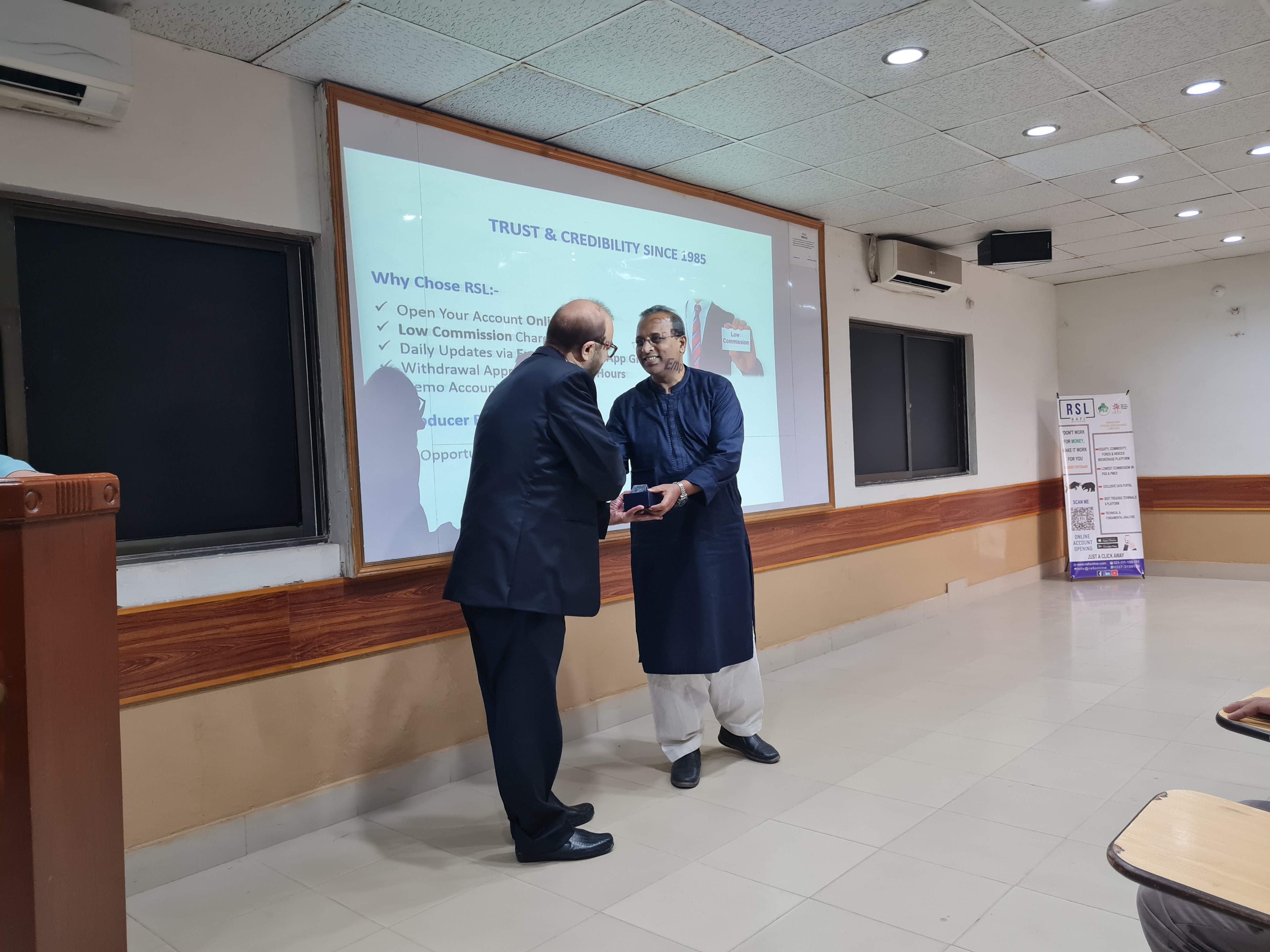 Rafi Securities held an awareness session on 21st  December,2022 in collaboration with PAF Karachi Institute of Economics and Technology (KIET) to encourage Students to improve understanding of financial literacy & money management. Students were also informed about various avenues like Pakistan Stock Exchange Limited & Pakistan Mercantile Exchange.